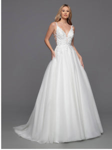 Beautiful Lace wedding dress open back