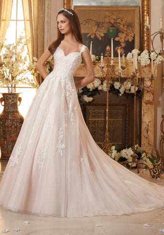 #5468 - Concepcion Bridal & Quinceañera Boutique
