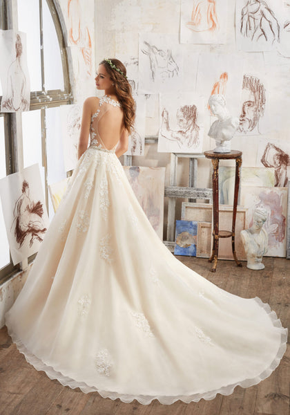 #5510 - Concepcion Bridal & Quinceañera Boutique