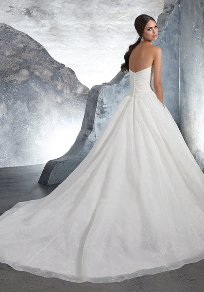 #C5009 - Concepcion Bridal & Quinceañera Boutique