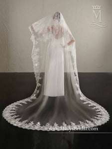 Rhinestones & Large Lace Veil - Concepcion Bridal & Quinceañera Boutique
